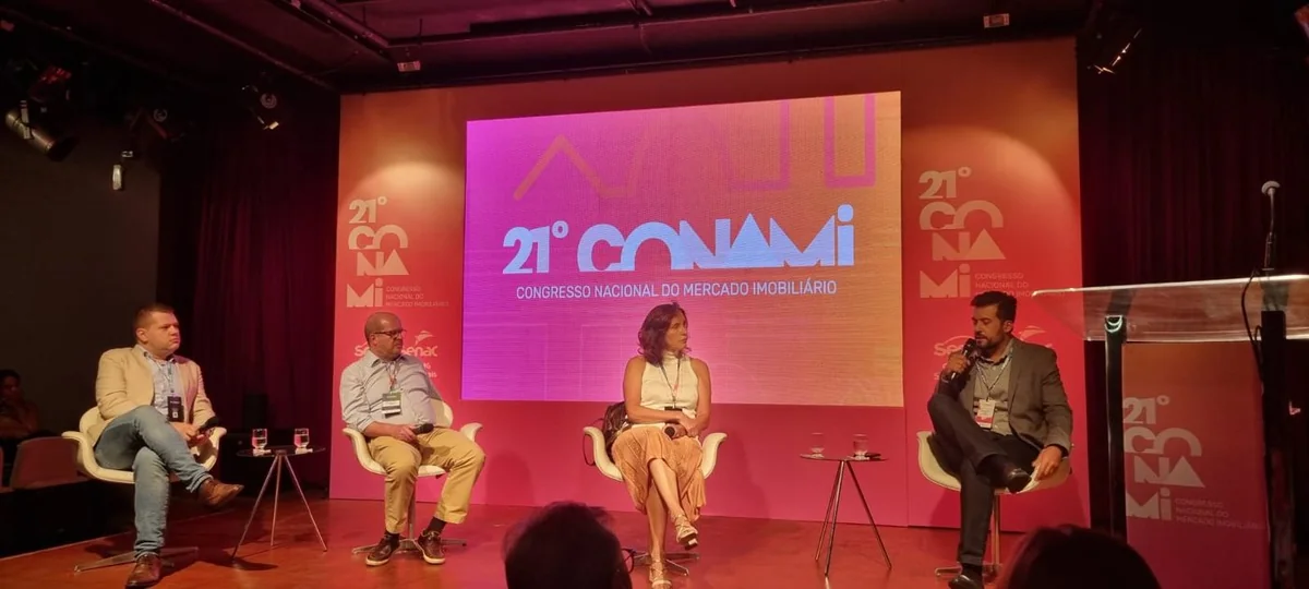 Valéria em painel no 21º Conami